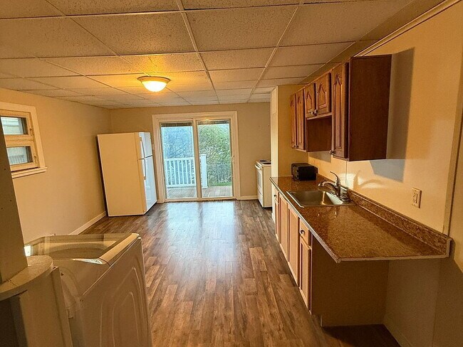Foto del edificio - Practical and Move-In Ready