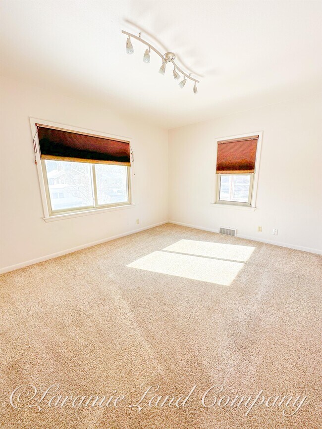 Building Photo - 1927 E Garfield St