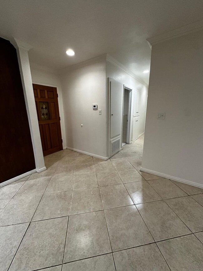 Foto del edificio - Beautiful Spacious Home!!! 3 Bed/2Bath $3,...