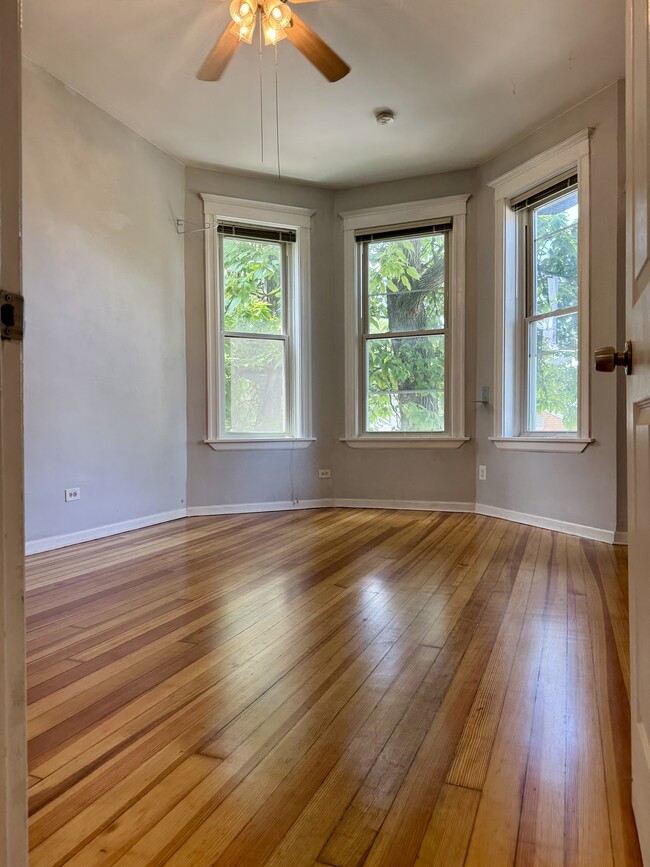 Foto del edificio - 1833 N Sawyer Ave