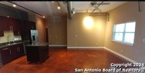 Building Photo - 831 S Flores St