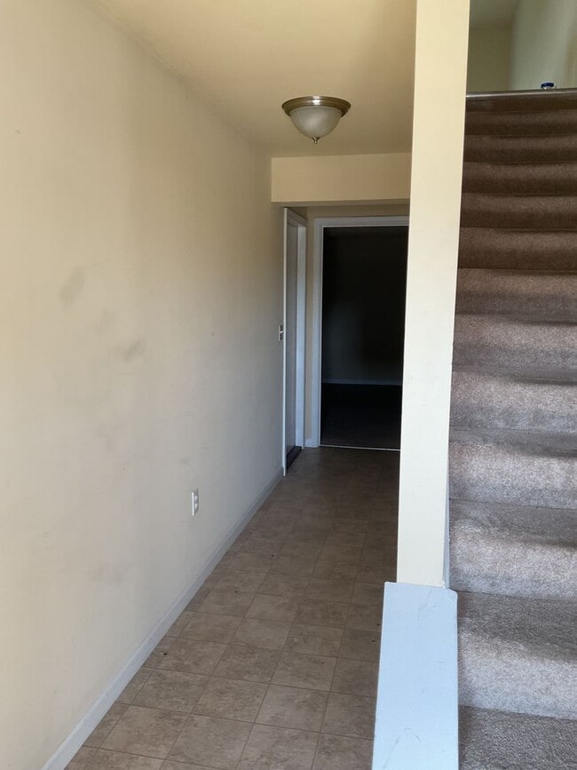 Building Photo - 794 Gregs Dr