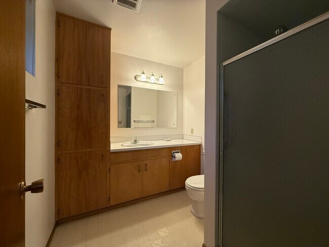 Foto del edificio - 915 Park Dr