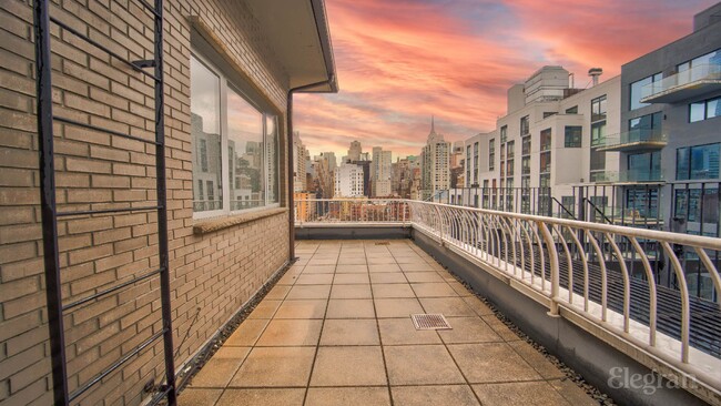 Building Photo - 446 W 38th St