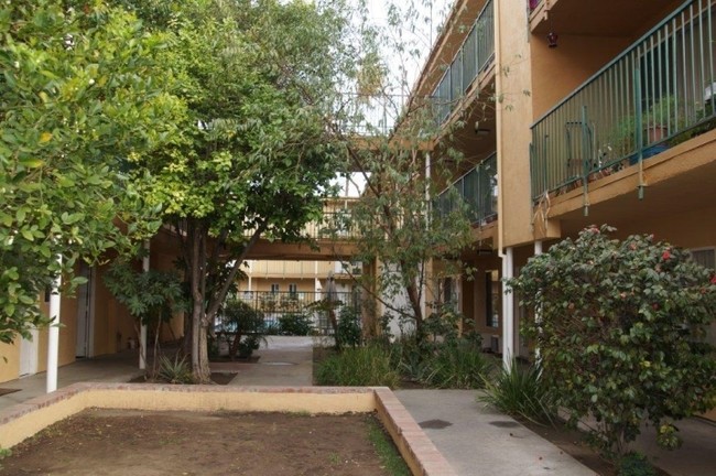 Reseda Studio Apartments