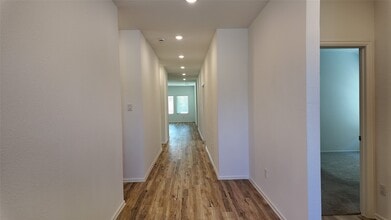 Building Photo - 7518 Angels Lndg Ln