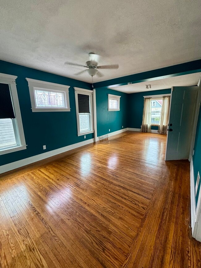 Building Photo - 89 Ullman St