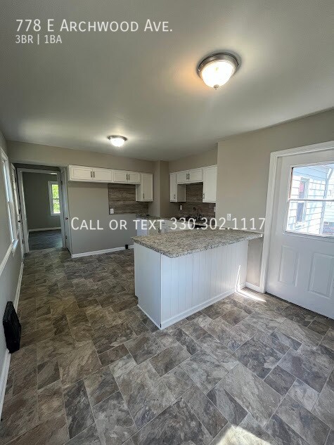 Building Photo - 778 E Archwood Ave