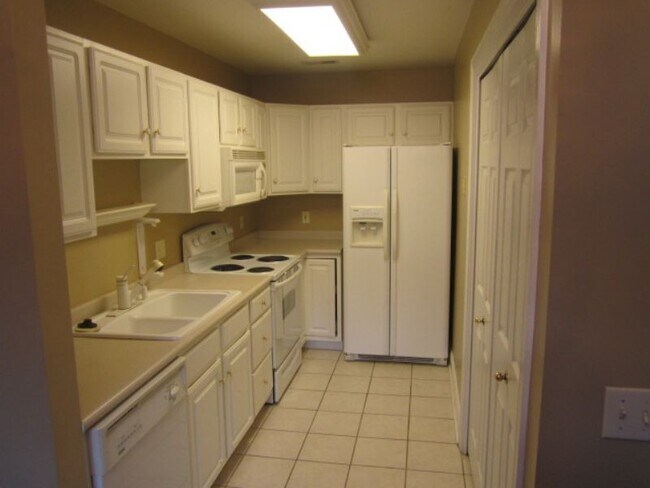 Foto del edificio - End unit Spacious Townhouse