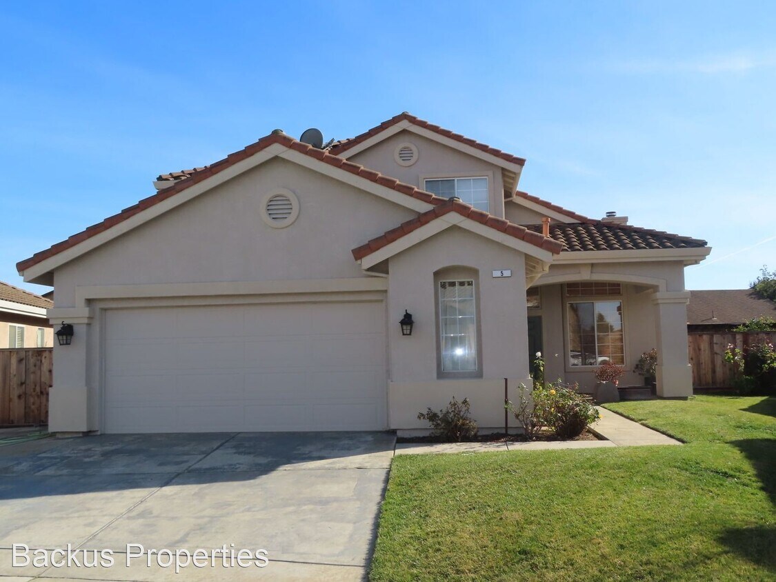 Primary Photo - 4 br, 3 bath House - 5 Cabernet Circle