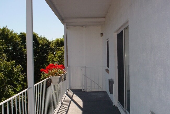 Building Photo - 6 Gilson Rd