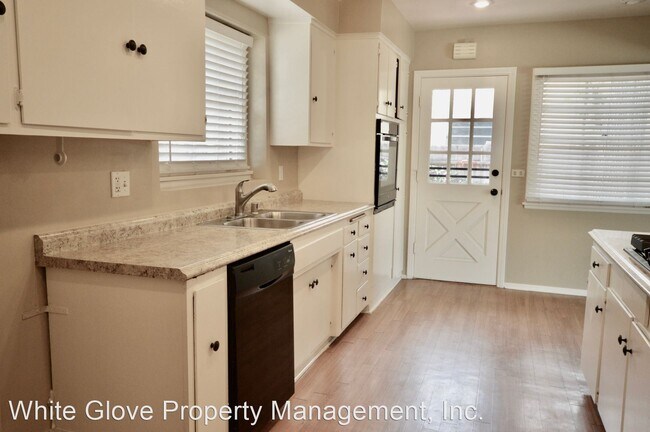Foto del edificio - 3 br, 2 bath House - 615 North Sycamore