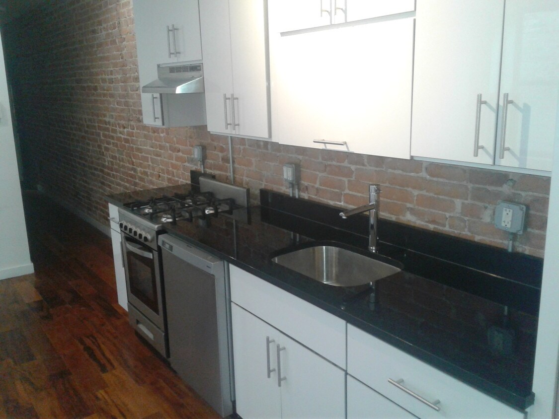 Primary Photo - 3 Quincy St
