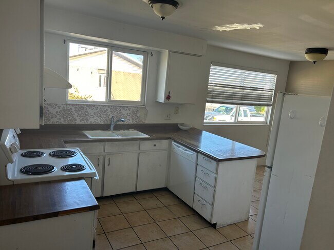 Foto del edificio - 5156 W Highwood Dr