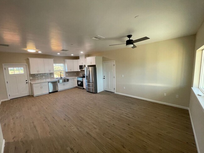 Foto del edificio - 8588-8590 Ridgecrest Dr