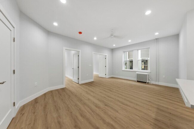 Building Photo - 851 Boulevard E