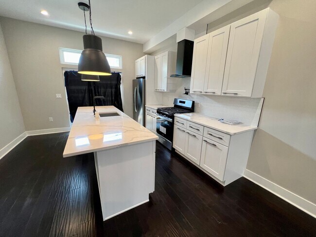 Foto del edificio - New Construction 3-Bedroom Townhome with F...
