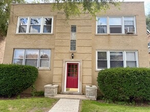 Building Photo - 1633 W Glenlake Ave
