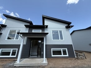 Building Photo - 44 Mia St