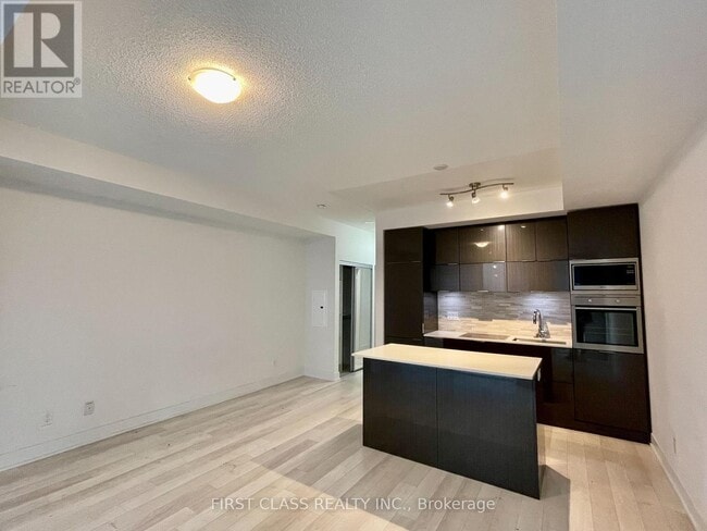 Photo du bâtiment - 318 Richmond St W