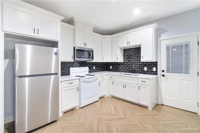 Foto del edificio - 8 Aurora Ln