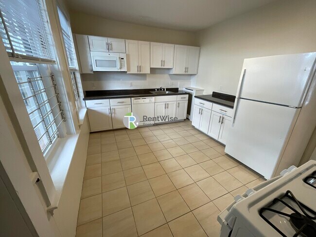 Building Photo - 6 Barrows St