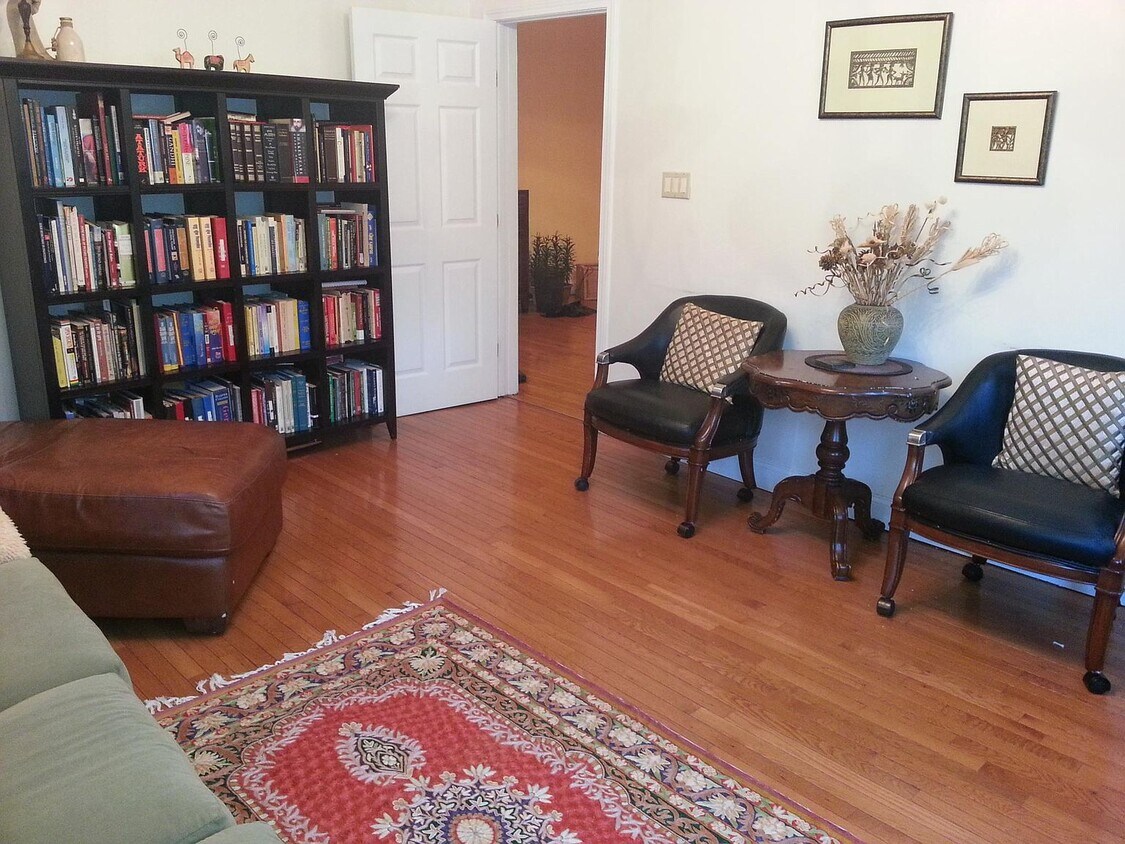 Living Room - 184 Green St