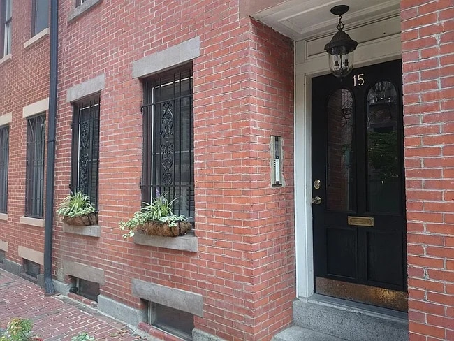 Front Door - 15 Lawrence St