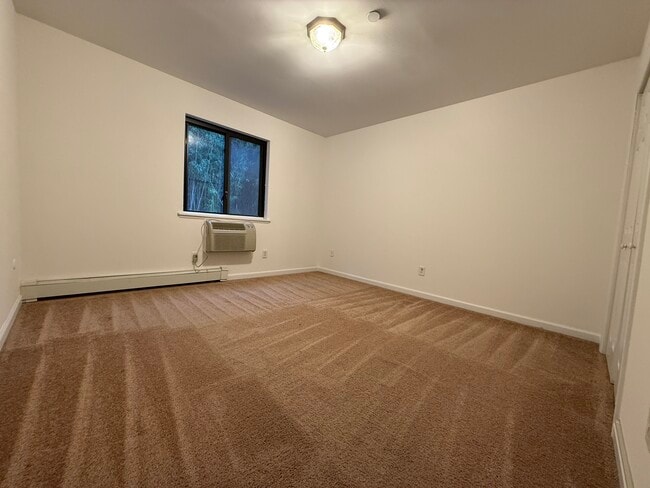 Building Photo - 1274 River Rd