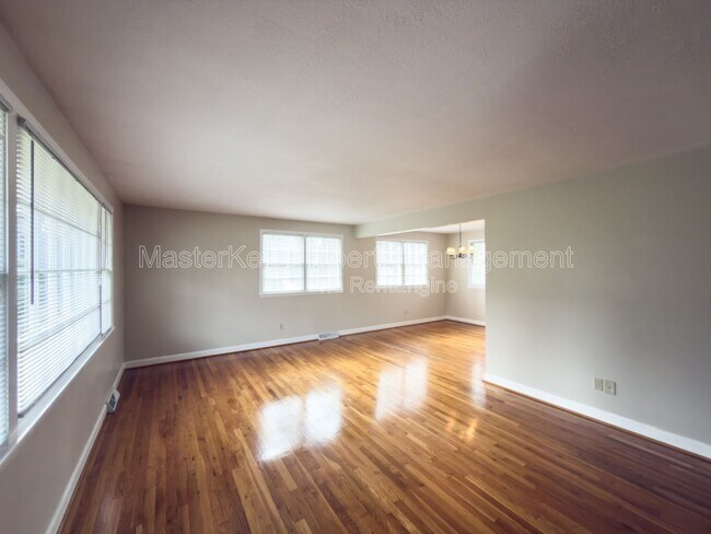 Foto del edificio - 5317 Coronado Dr