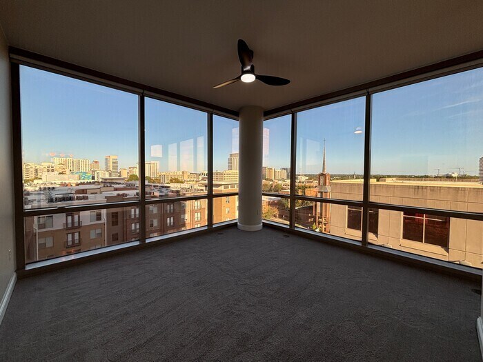 Foto principal - Fantastic Uptown Views 2 Bedroom 2 Bath co...