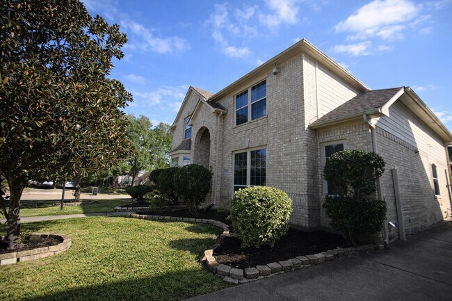 Building Photo - 3803 Shadow Royal Dr