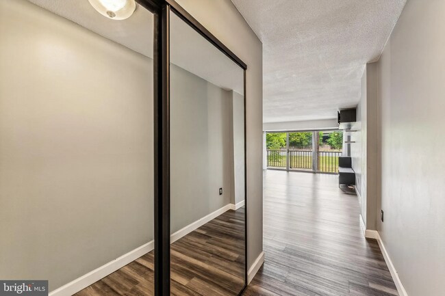 Building Photo - 1300 Army Navy Dr