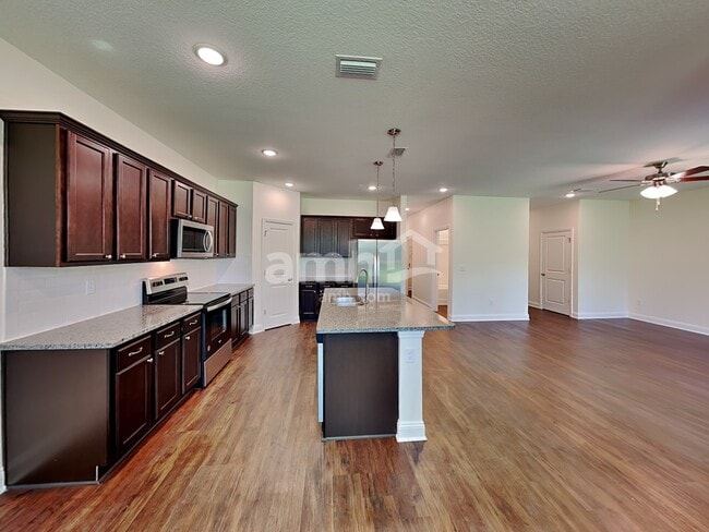 Building Photo - 329 Banyan Frst Dr