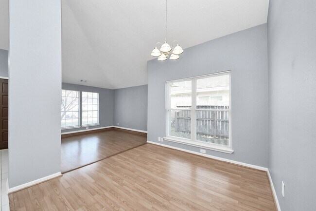 Foto del edificio - 10011 Berry Limb Dr