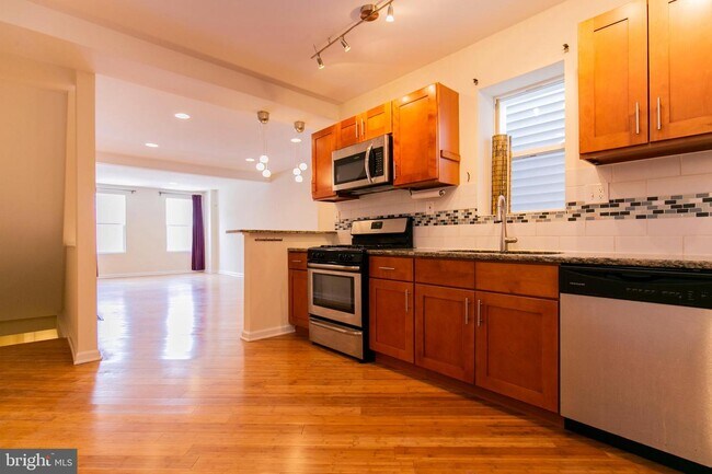 Building Photo - 1434 S 17th St