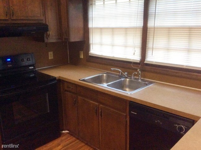 Building Photo - 605 E Riverbend Dr SW