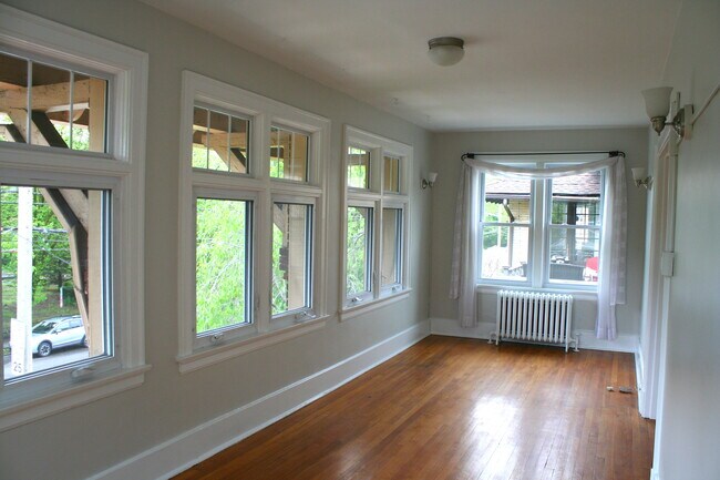 Building Photo - 5253 Ellsworth Ave
