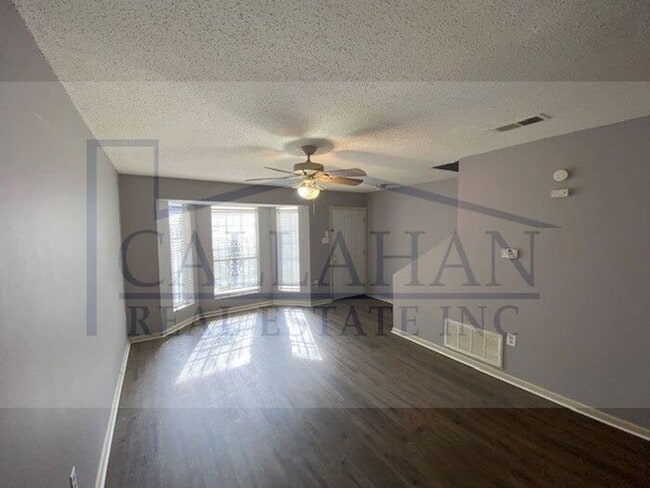Building Photo - NLR 2 Bedroom Townhouse