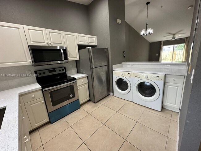 Building Photo - 3944 SW 48th Ave