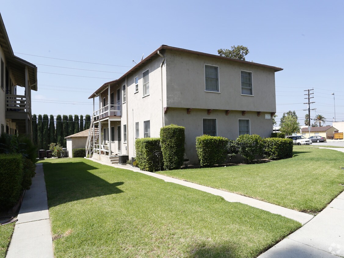 Building Photo - 1042-1044 W Glenoaks Blvd
