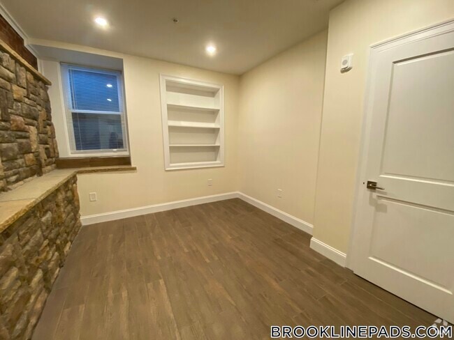 Building Photo - 1616 Beacon St