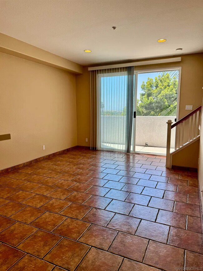Foto del edificio - 1760 E Palomar St