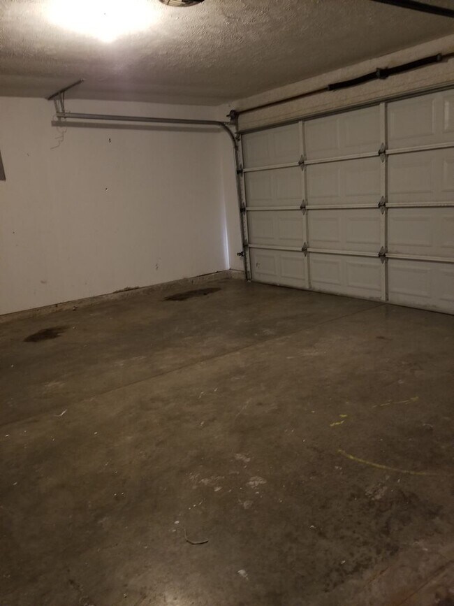 Foto del edificio - Available Now! Large spacious 3 bedroom 2 ...