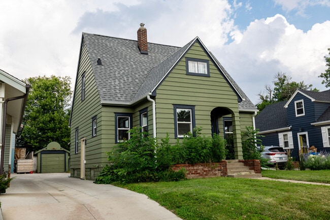 Building Photo - 1104 S Main Ave