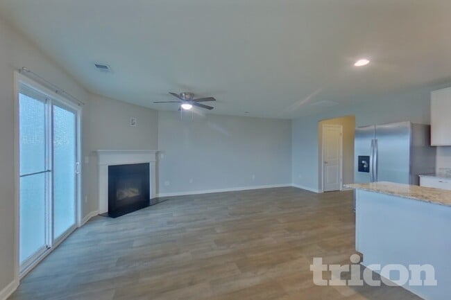 Building Photo - 1076 Crescent Moon Lp