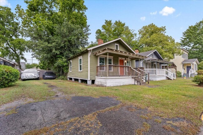 Building Photo - Savannah Eastside Home | 2 Bed 1 Bath | Remodeled Kitchen | In-Unit W/D | Private Driveway