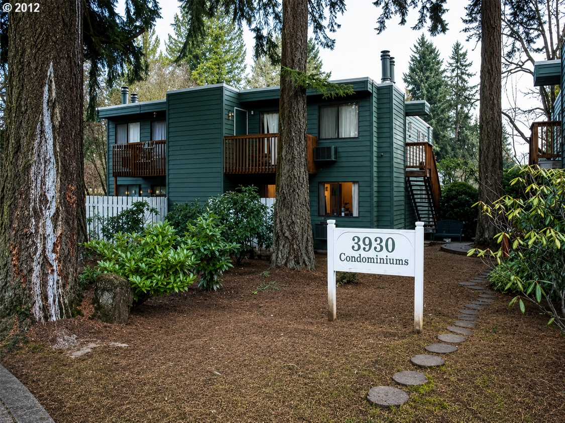 2 Bedroom Condo in Lake Oswego - 2 Bedroom Condo in Lake Oswego