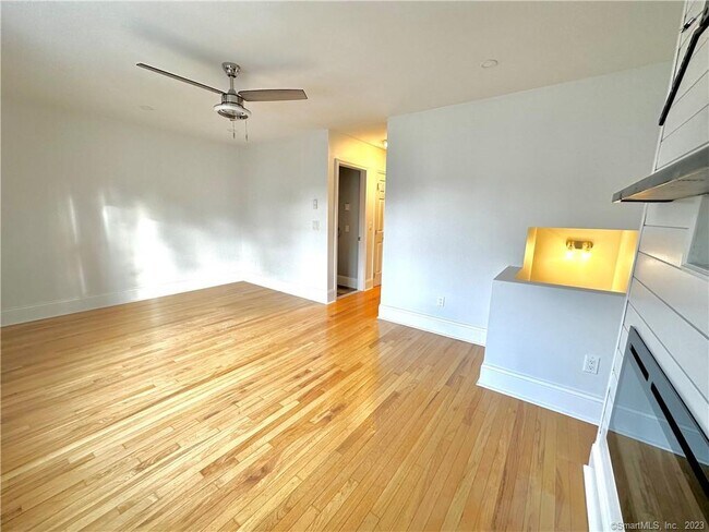 Foto del edificio - 55 Woodland Pl