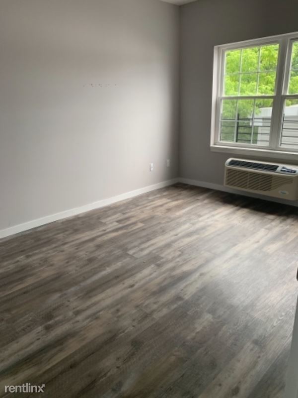 Building Photo - 2 br, 1 bath Apartment - 40 12th Ave